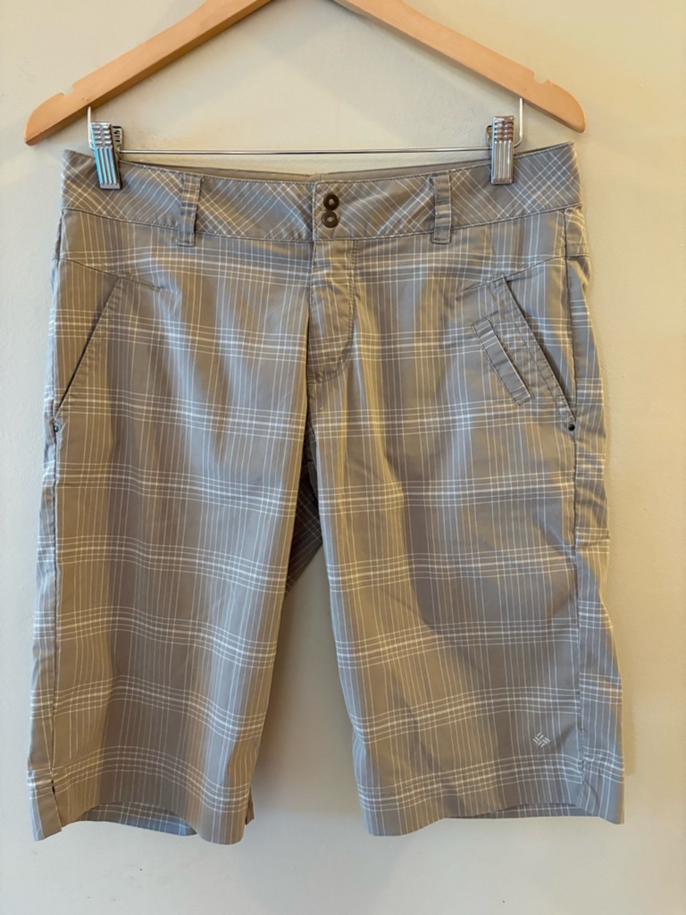 Columbia Beige Plaid Women’s Bermuda Shorts, Sz 8.